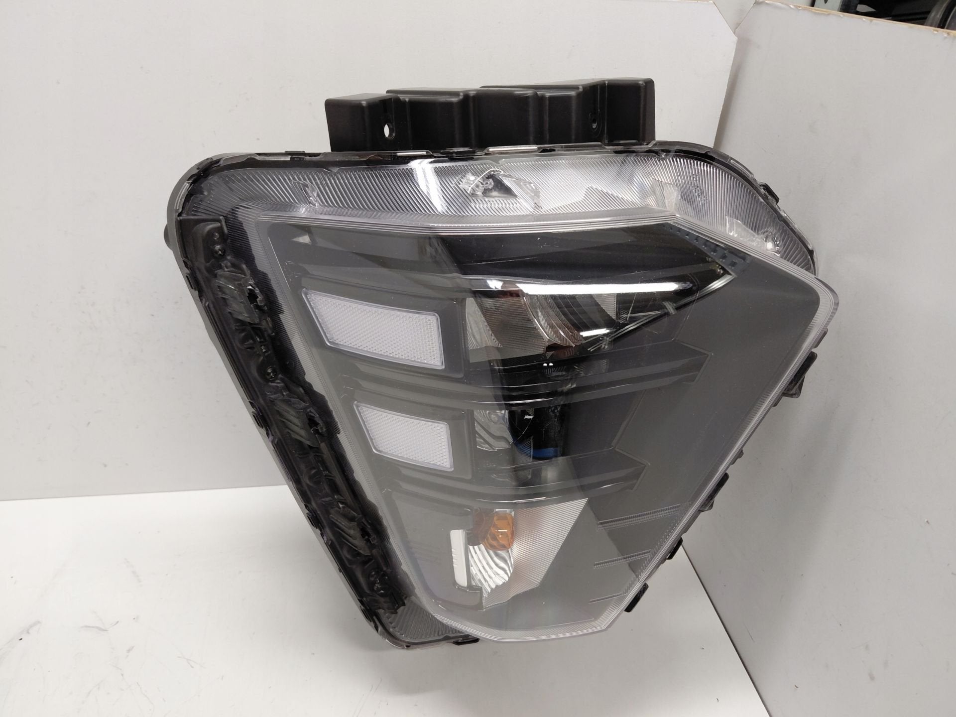 Hyundai Kona II Koplamp Rechts Hyundai, Gebruikt, Heolleung-ro 12
06797  Seoul, Info@hyundai.com, Hyundai