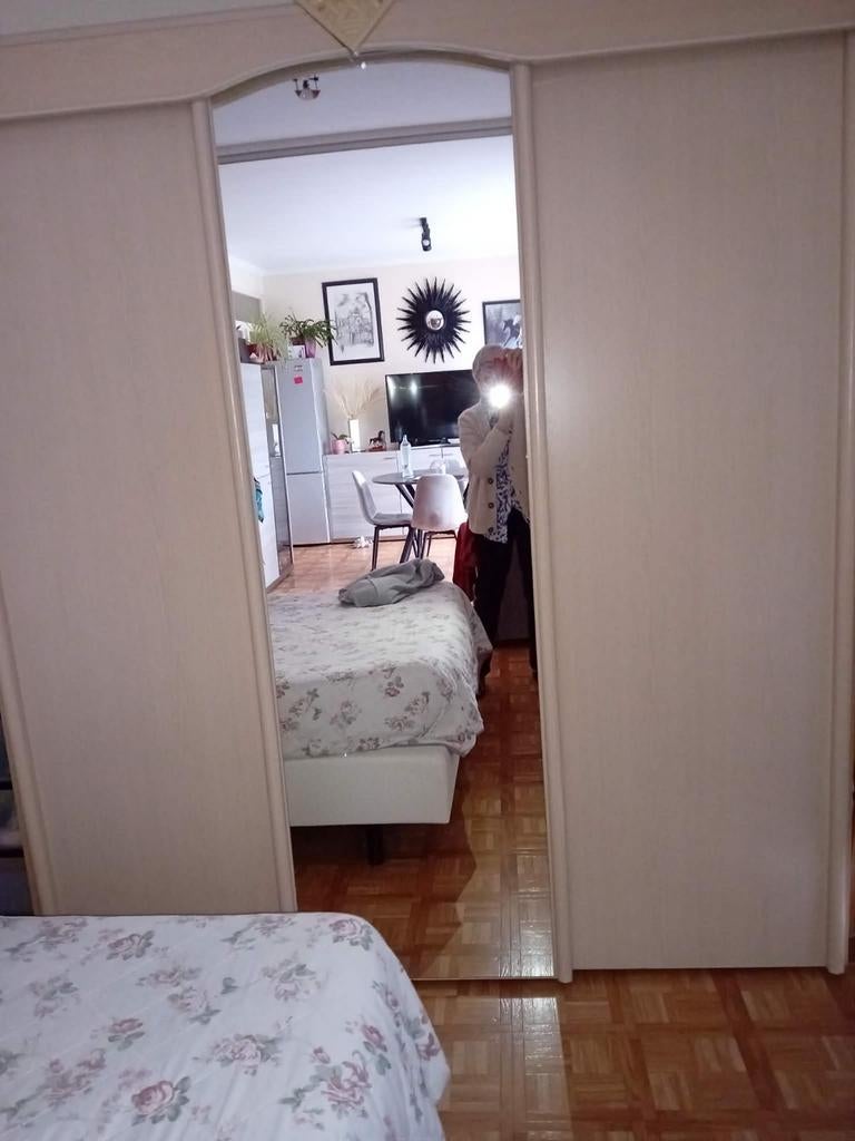 Garde robe 3 portes ️ tables de nuit à donner, Maison & Meubles, Armoires | Penderies & Garde-robes, Enlèvement