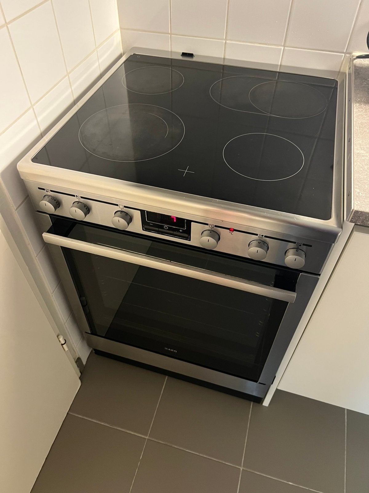 AEG Fornuis met oven /  te weinig gebruiken/ bijna nieuwe., Elektronische apparatuur, Fornuizen, Ophalen of Verzenden, Zo goed als nieuw