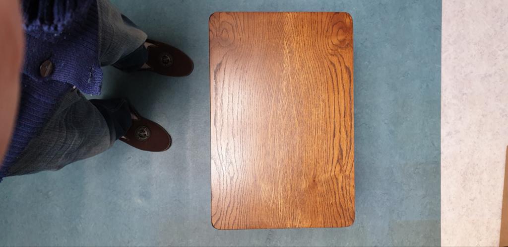 Table en bois, lg: 51cm, larg: 34cm, haut:47,5cm, Ophalen