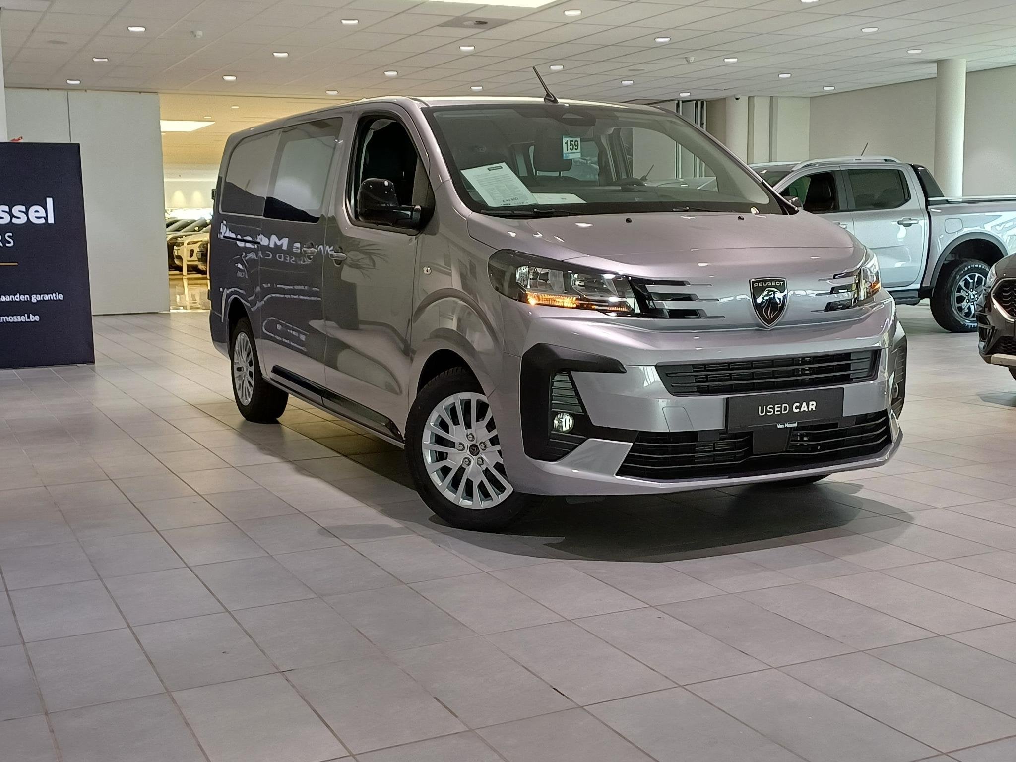 Peugeot Expert Long DC L3 2.0 BlueHDi 180 EAT8, 177 ch, Argent ou Gris, 4 portes, Entreprise