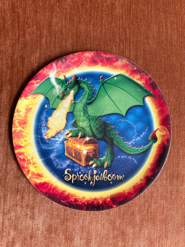 Efteling bord ‘Sprookjesboom’ diameter 20 cm, Huis en Inrichting, Ophalen, Overige materialen, Gebruikt, Bord(en)