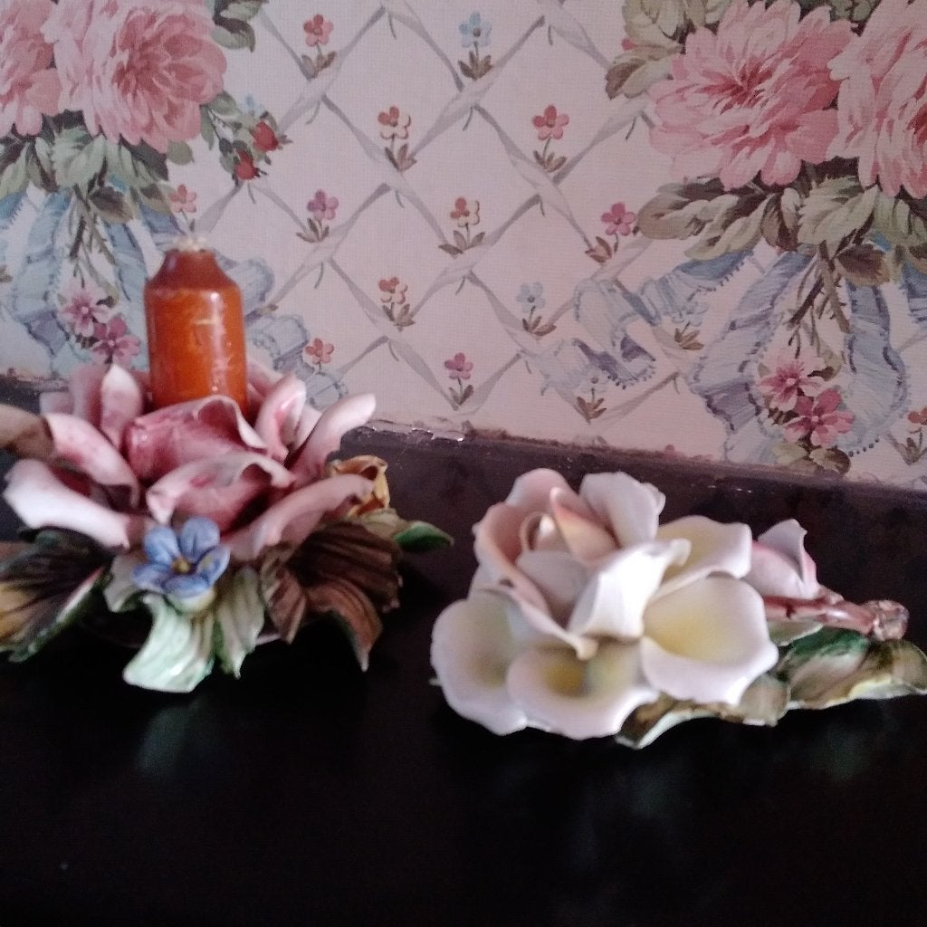 Antieke Porseleinen bloemen kandelaar en bloemen decoratie, Verzenden