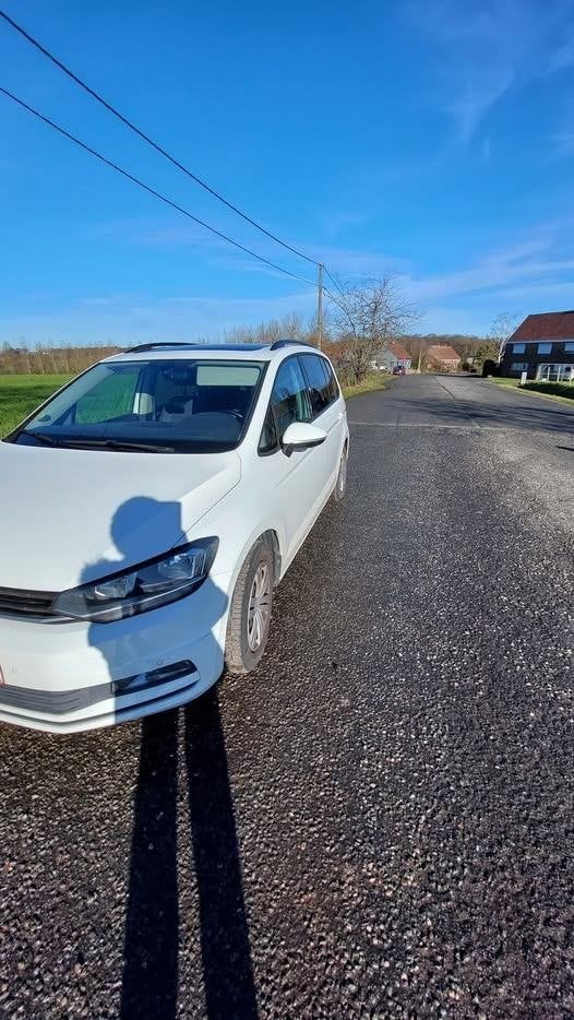VW Touran 1600 à 5 places à partir de 2017 avec 114 000 km, Autos, Capteur de stationnement, Achat, Euro 6, Boîte manuelle