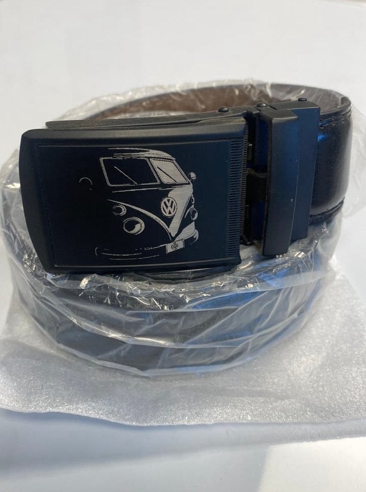 Ceinture gravée Volkswagen Van, Neuf, Cuir véritable, Enlèvement ou Envoi, 115 cm ou plus
