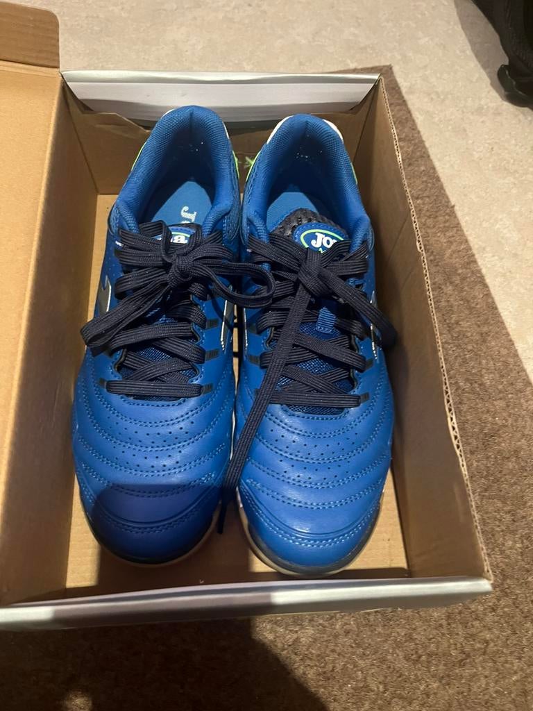 Zaalvoetbalschoenen, Ophalen, Zo goed als nieuw