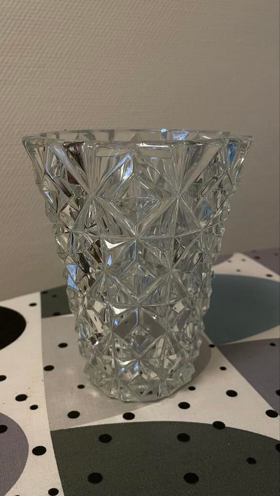 Vase en verre, Verre