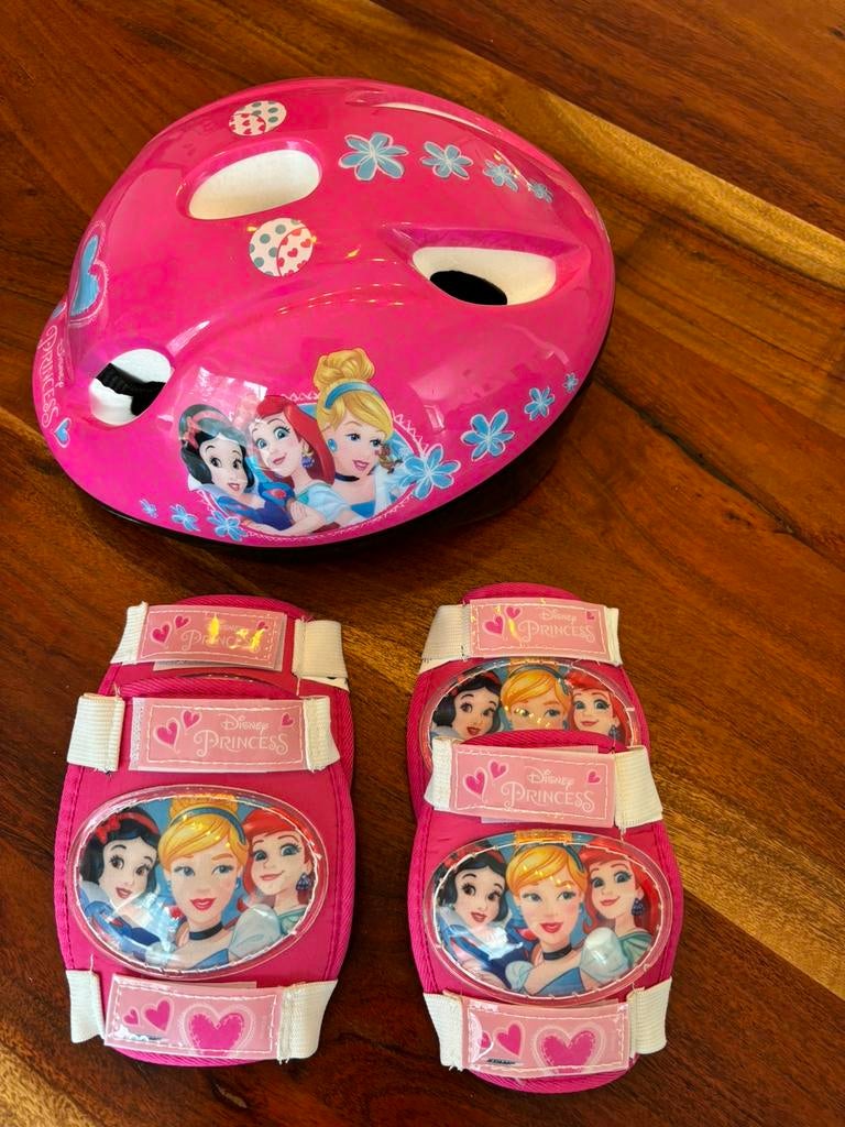 Casque princesse rose + genouillères / coudières, Vélos & Vélomoteurs, S, Enlèvement ou Envoi, Comme neuf, Princesses Disney