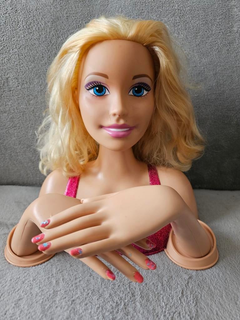 Barbie - tête à coiffer et maquiller, Enfants & Bébés, Jouets | Poupées, Enlèvement ou Envoi, Barbie