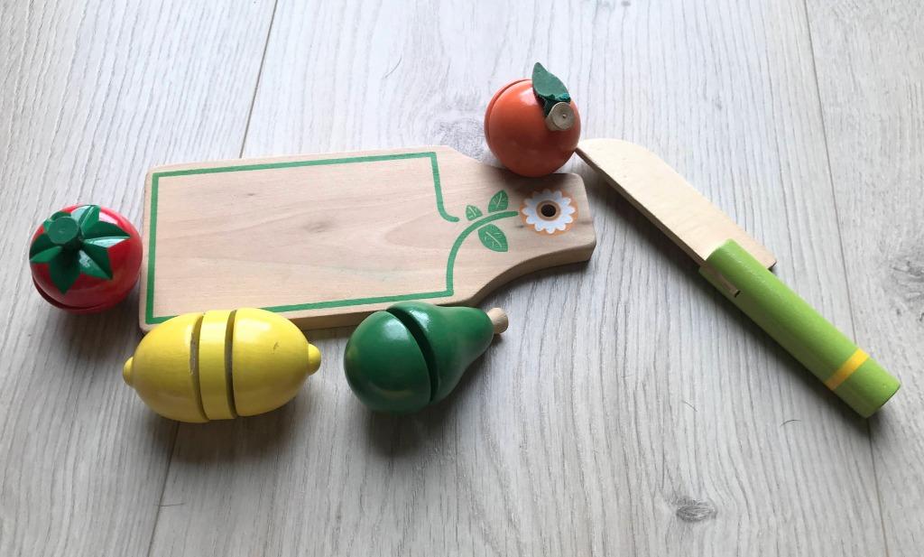 houten fruit met snijplank / wortels & taart, Ophalen of Verzenden, Zo goed als nieuw, Hout, Speelkeuken-accessoire