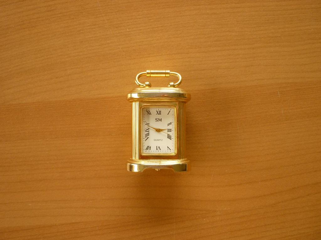 Vintage goudkleurige kleine SM klok van Quartz, Enlèvement ou Envoi