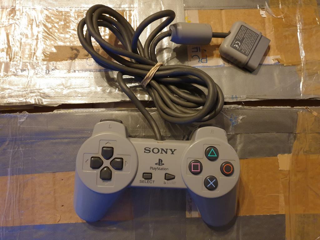Original Playstation 1 (One) Controller Grey, Consoles de jeu & Jeux vidéo, Consoles de jeu | Sony Consoles | Accessoires, PlayStation 1