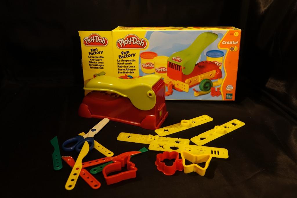 Play doh Fun Factory met extra's zonder plasticine, Ophalen of Verzenden, Gebruikt, Knutselen