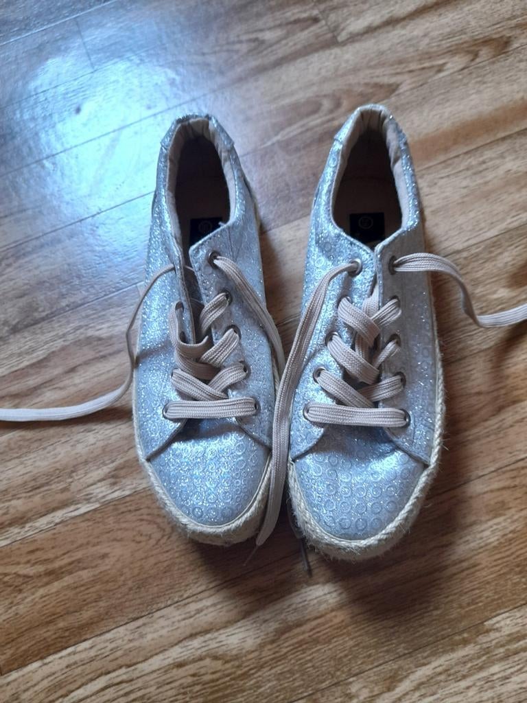 Sneakers met goudkleurige glinstering., Overige kleuren, Ophalen of Verzenden, Zo goed als nieuw, Sneakers