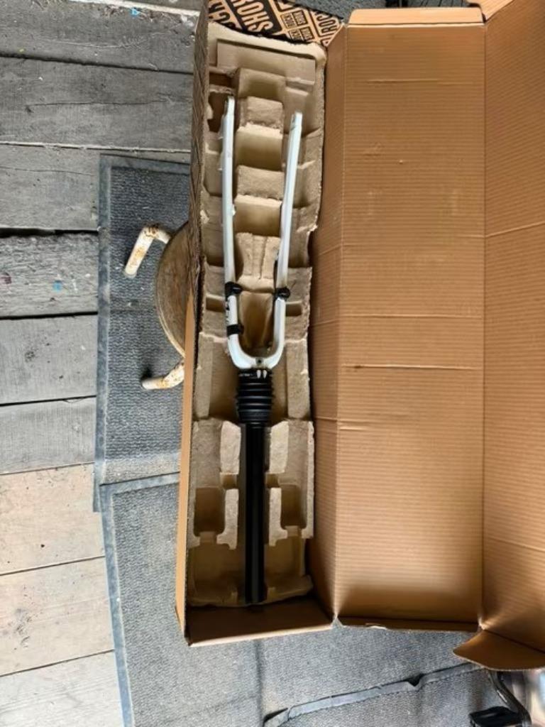 Fourche avant RST avec amortisseur, Enlèvement ou Envoi, Comme neuf, Fourche avant, Rst