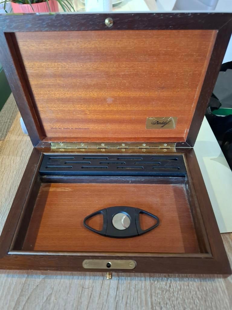Humidificateur Davidoff, Enlèvement