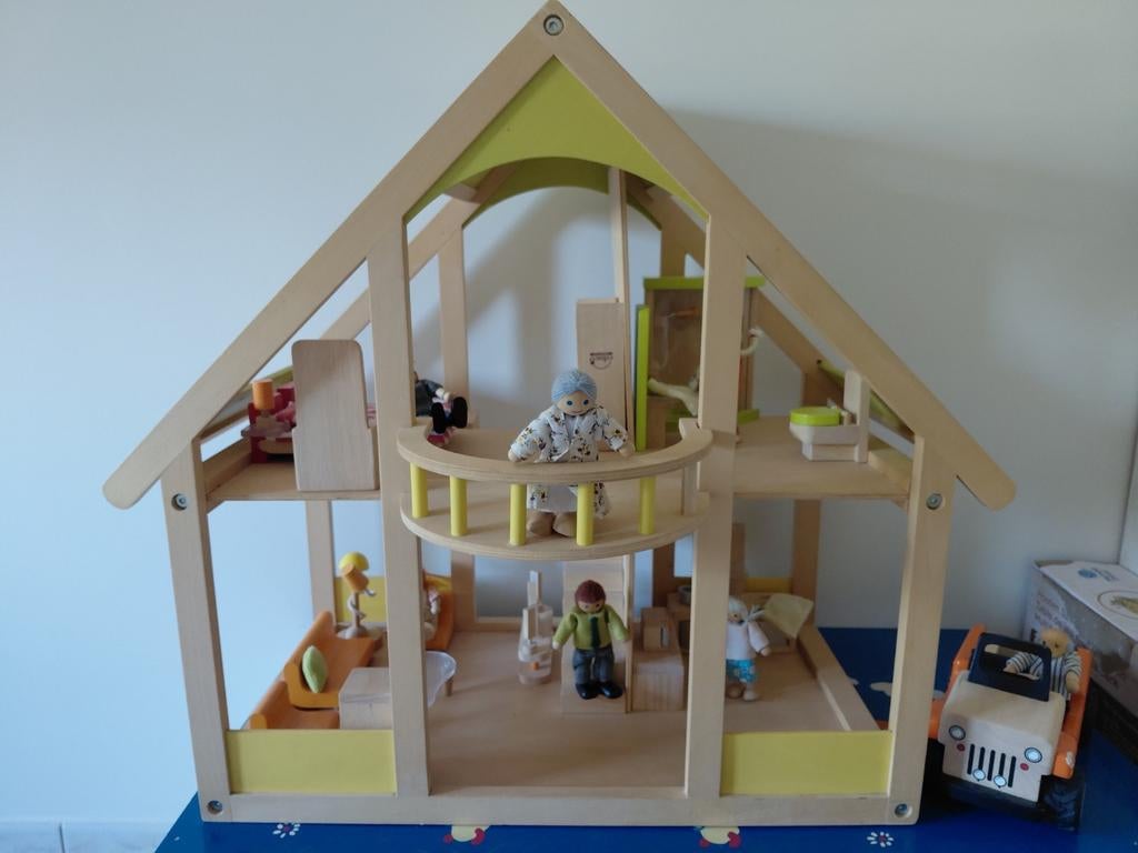 Houten poppenhuis met toebehoren van Edugo, Ophalen, Zo goed als nieuw, Poppenhuis