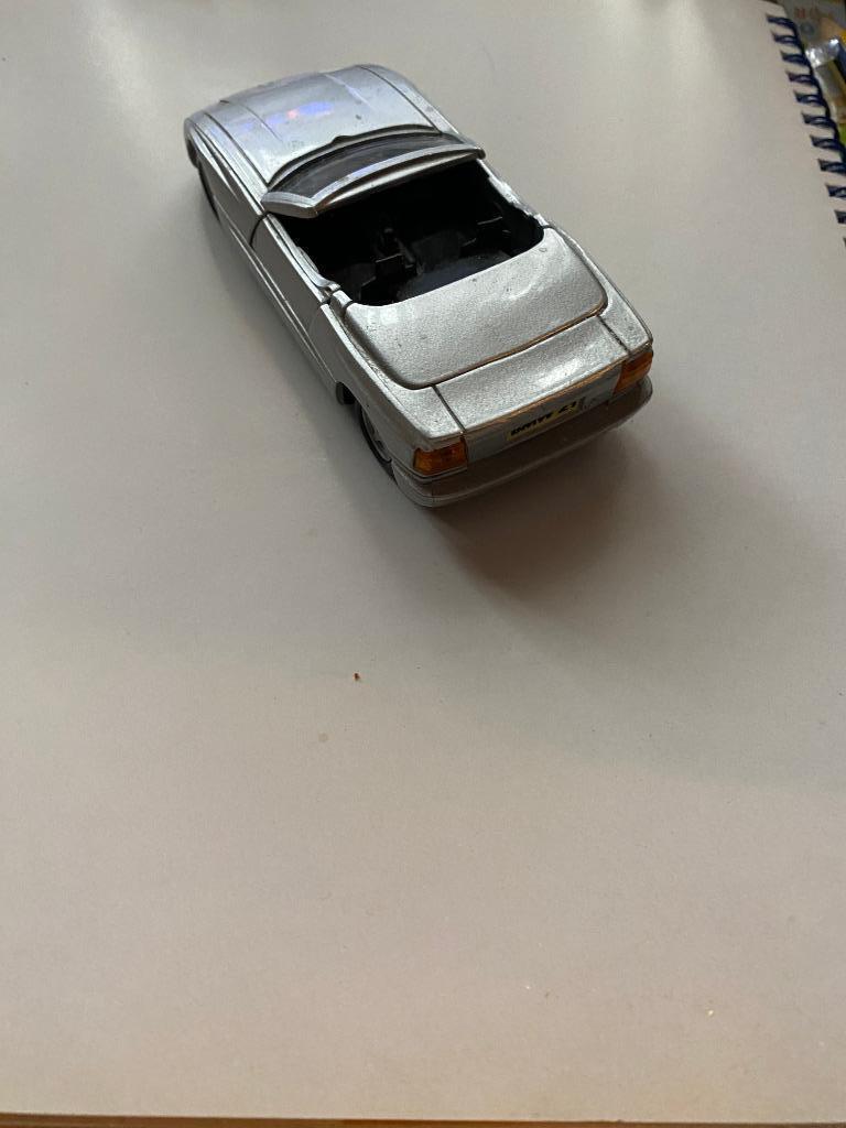 BMW Z1  1: 38  Maisto   metaal, Hobby en Vrije tijd, Ophalen of Verzenden, Zo goed als nieuw, Auto, Overige merken