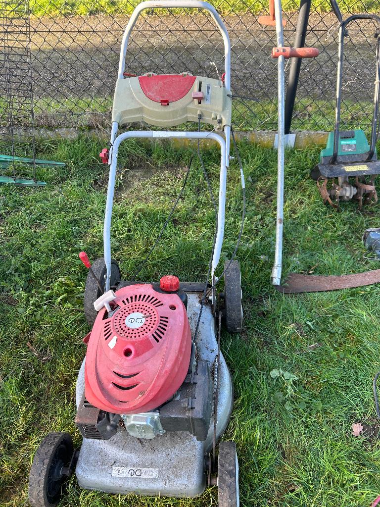 Grasmachine op benzine, Tuin en Terras, Grasmaaiers, Gebruikt, Benzine-grasmaaier, 50 cm of meer, Cirkelmaaier, Opvangzak, Opvangbak