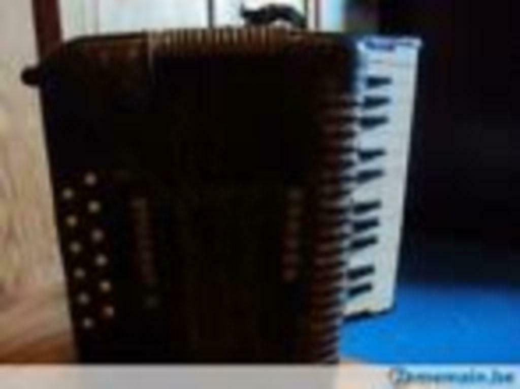 accordéon hohner student ll, Muziek en Instrumenten, Accordeons, Ophalen, Gebruikt, Hohner, Met riemen
