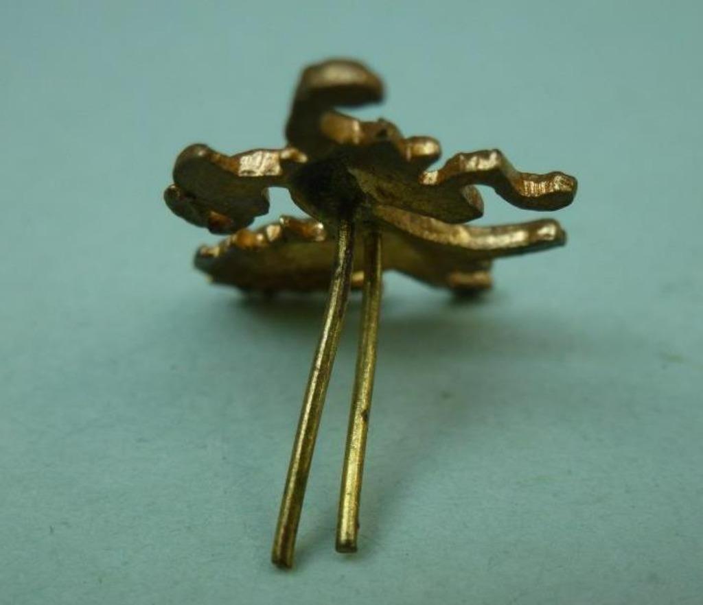 oud speldje paard van leger uniform (?), Verzamelen, Ophalen of Verzenden, Gebruikt, Dier of Natuur, Speldje of Pin