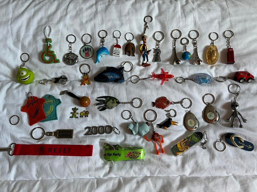 Collectie van 40 sleutelhangers