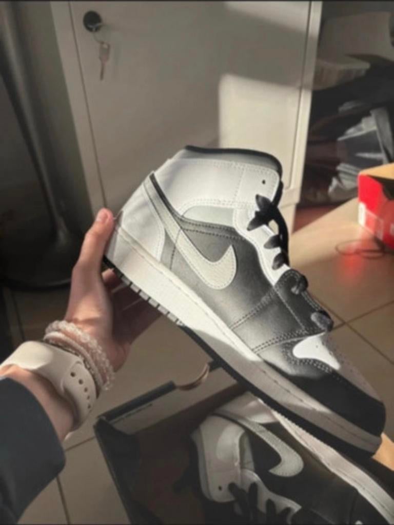 Jordan mid 1, Enlèvement ou Envoi, Comme neuf