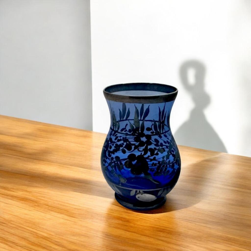 Petit vase en verre bleu cobalt peint à la main – Décor arge, Antiquités & Art, Enlèvement ou Envoi