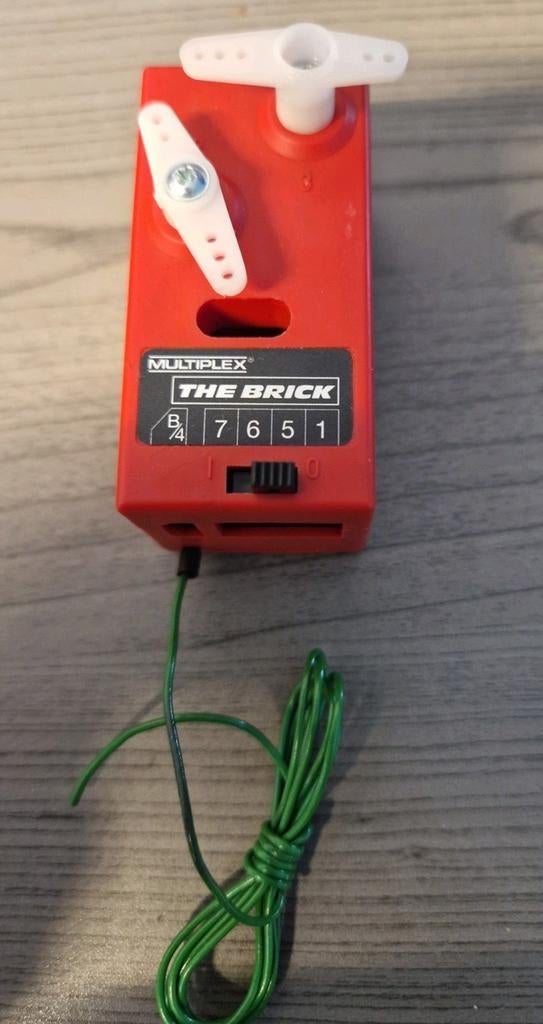 Modélisme servomoteur Multiplex The Brick 40Mh, Enlèvement ou Envoi