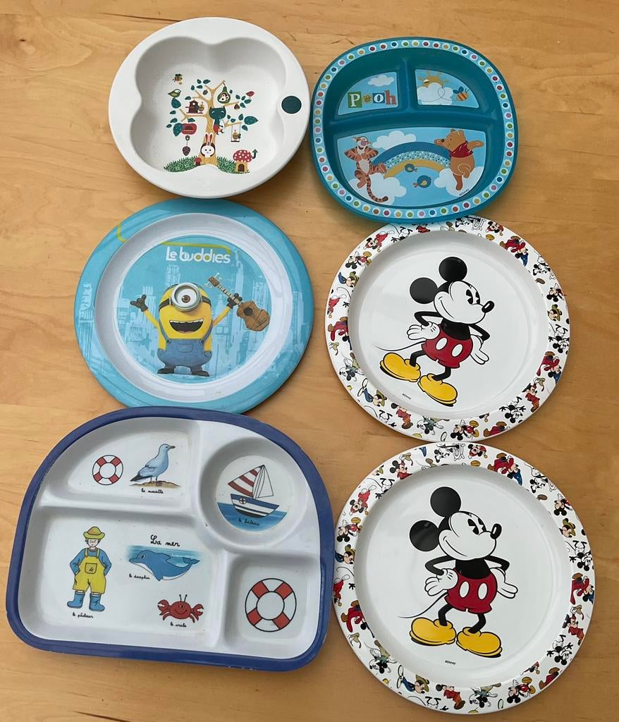 Plateaux, assiettes, gobelets et couverts, et set…., Enfants & Bébés, Enlèvement, Utilisé