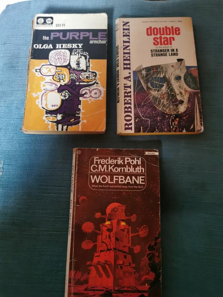 3 old English sci fi pockets, Boeken, Ophalen of Verzenden, Gelezen