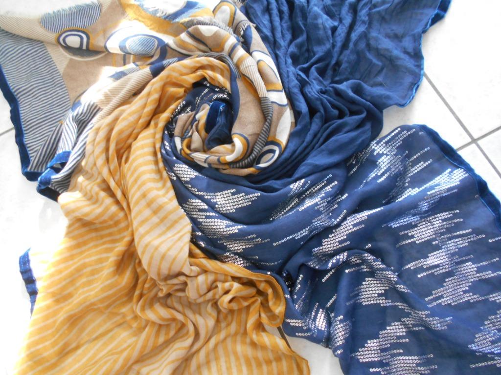 SHANNA ...neuf ...joli foulard (bleu/blanc/moutarde), Vêtements | Femmes, SHANNA, Enlèvement ou Envoi, Neuf, Écharpe