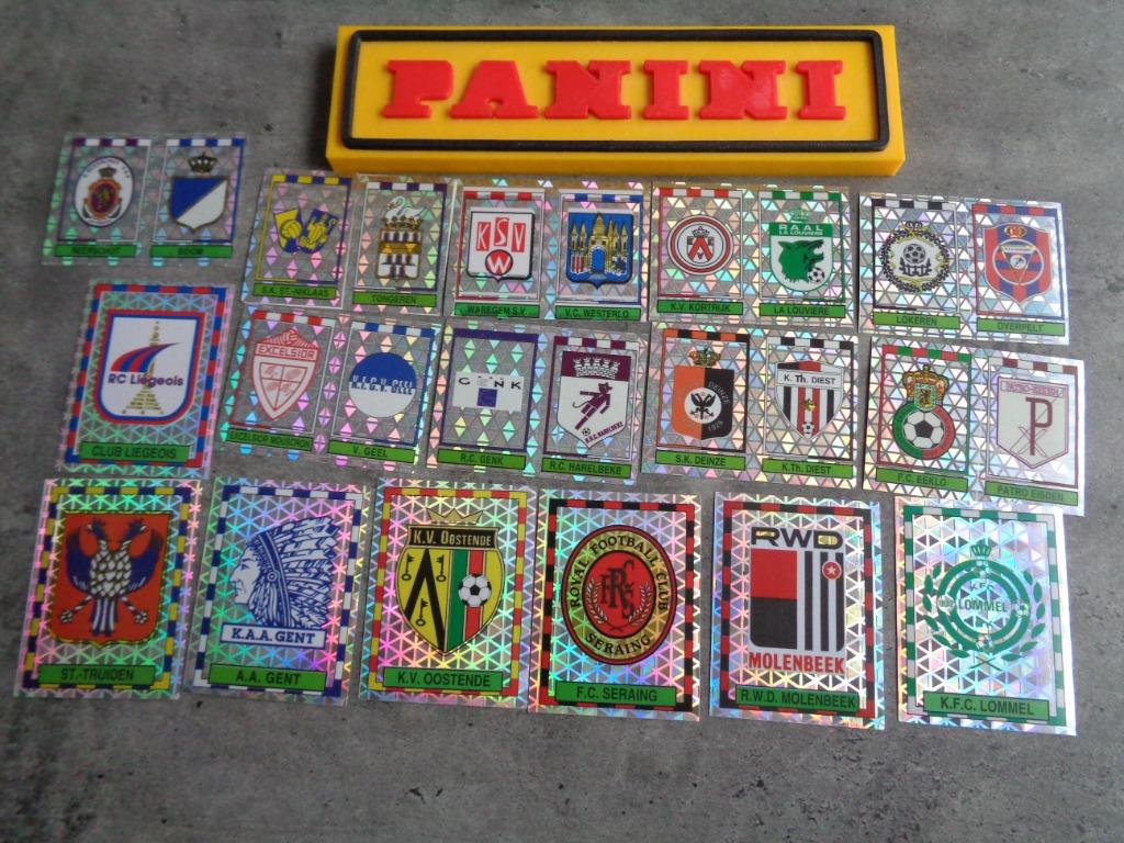 LOT DE 95 AUTOCOLLANTS PANINI FOOTBALL, 16 BADGES DE FOOTBAL, Envoi