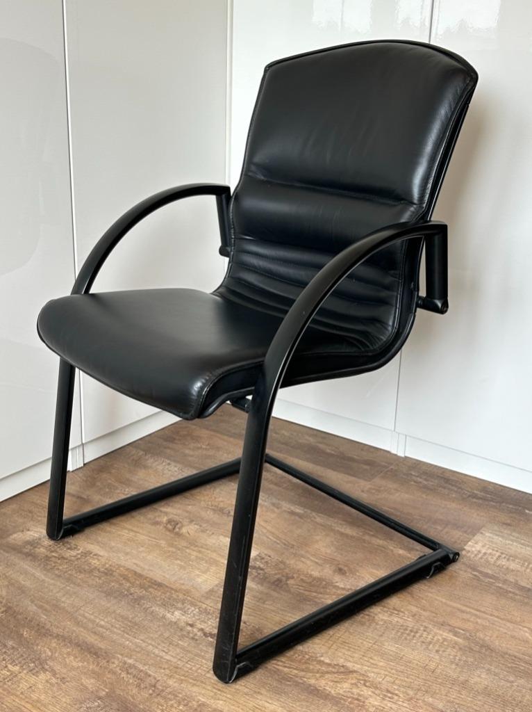 Giroflex 44, sledestoelen, zwart leder, Ophalen, Eenpersoons, Minder dan 75 cm, Zo goed als nieuw