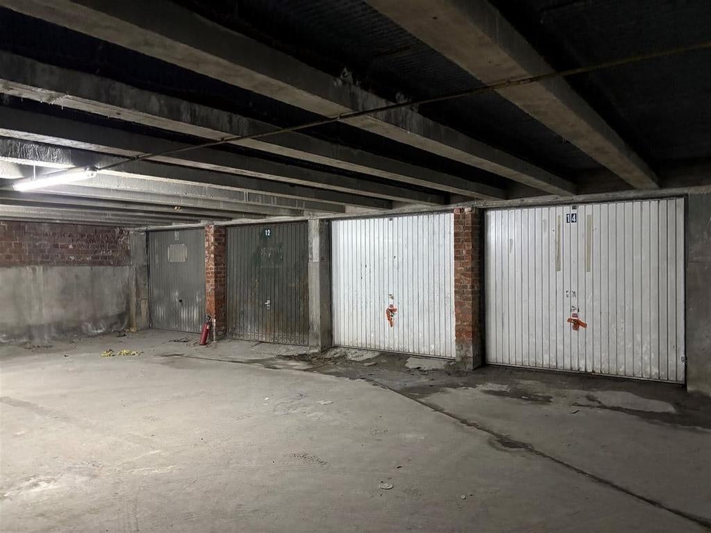 4 box de garage près de Bisschoppenhoflaan/FC Royal Antwerp, Anvers (ville)