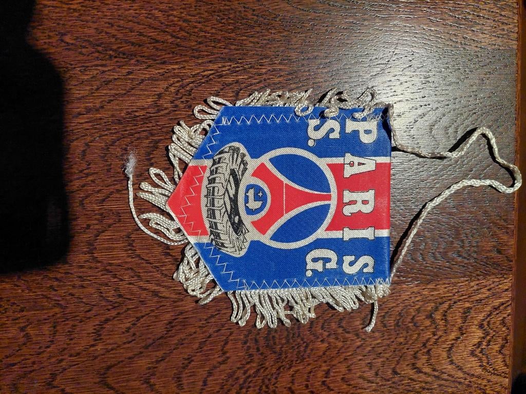 Vlag van PSG Paris Saint-Germain, Verzenden