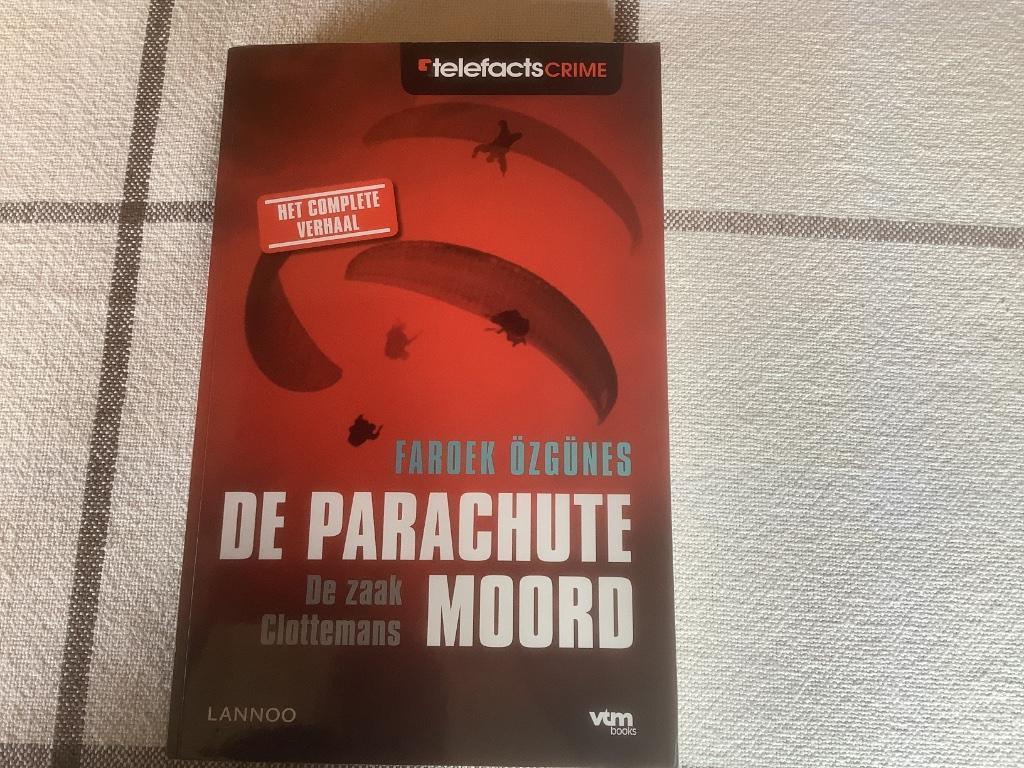 De Parachutemoord - Faroek Ozgunes, Boeken, Ophalen, Maatschappij en Samenleving, Faroek Ozgunes, Zo goed als nieuw