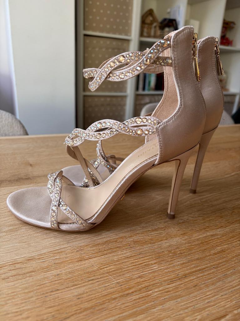 Guess Marciano sandalen hak en strass maat 38, Ophalen, Sandalen of Muiltjes, Zo goed als nieuw, Overige kleuren
