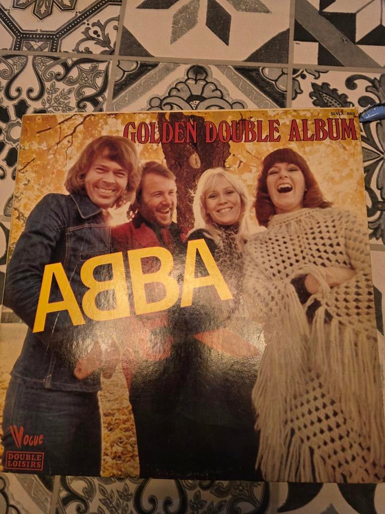 Disques vinyles d'ABBA, Michael Jackson, Neil Diamond, Claud, Enlèvement