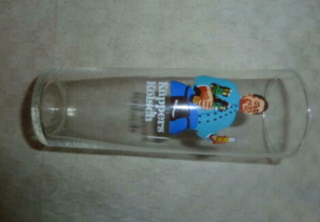 #M bier glas KÜPPERS KÖLSCH 0,2L " man met flessen & glas ", Verzamelen, Glas en Drinkglazen, Ophalen of Verzenden, Nieuw, Bierglas