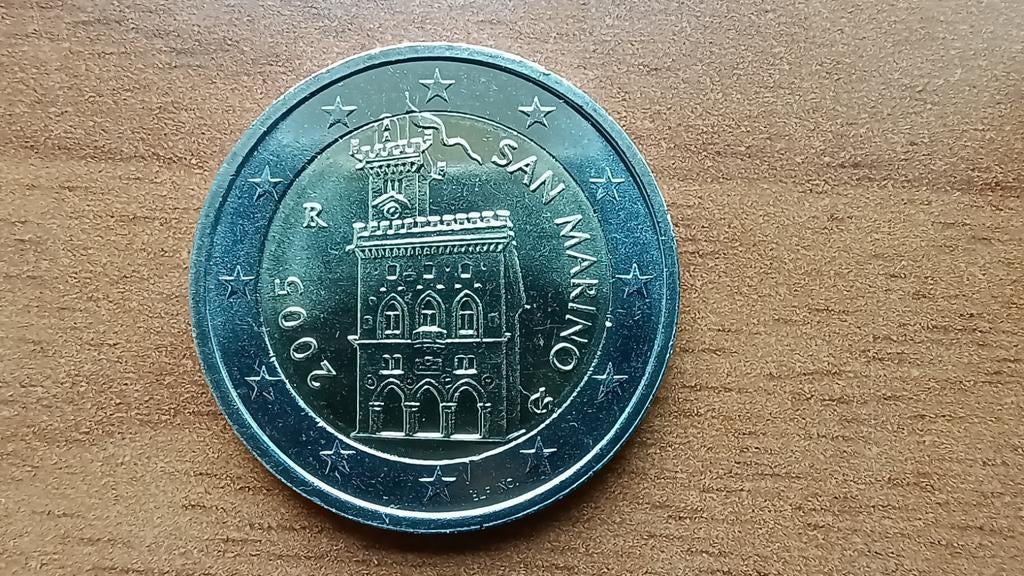 Pièce de 2€ de Saint-Marin en très bon état. 2005, Enlèvement ou Envoi, Saint-Marin