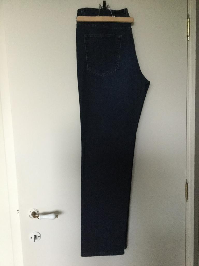 Jeans pour hommes Trussardi 40, Vêtements | Hommes, Jeans, Envoi, Comme neuf, Bleu, W40 - W42 (confection 56/58)