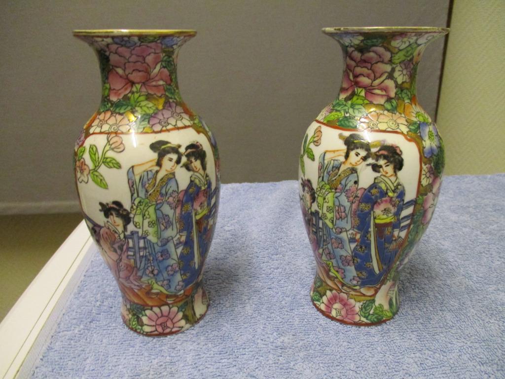 SET VINTAGE CHINESE PORSELEINEN VAASJES " FAMILLE ROSE ", Antiek en Kunst, Ophalen of Verzenden