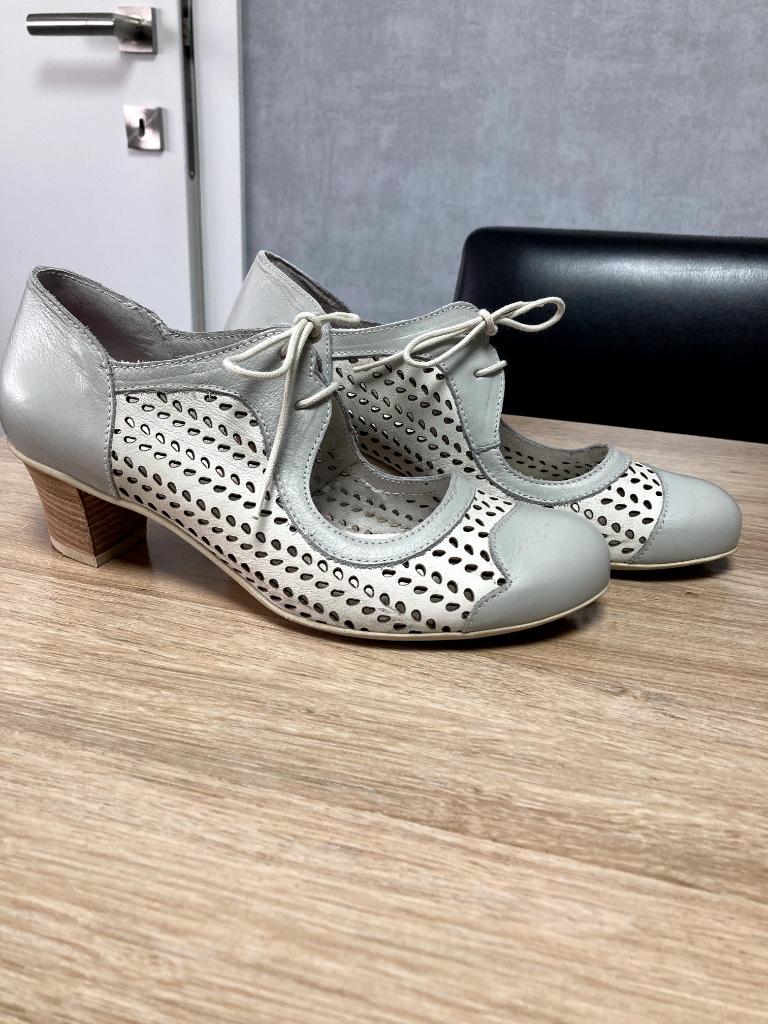 Damesschoenen, Enlèvement ou Envoi, Autres couleurs, Comme neuf, Chaussures basses