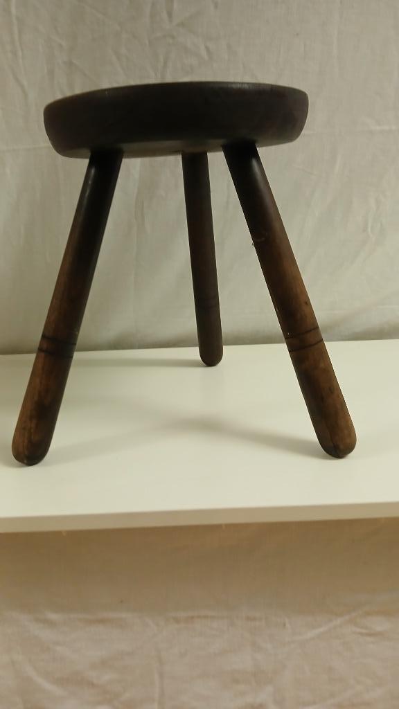 oud,houten melkstoeltje-hoogte 31cm-doormeter24 cm., Ophalen