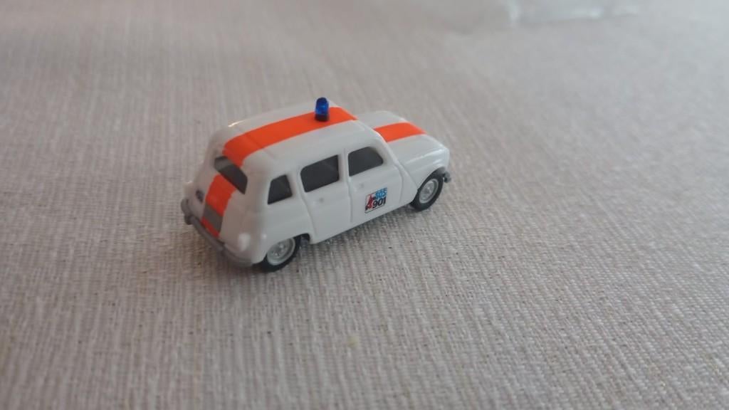 Herpa Gendarmerie Belge Renault 4L schaal 1/87, Hobby en Vrije tijd, Modelauto's | 1:87, Ophalen of Verzenden, Zo goed als nieuw