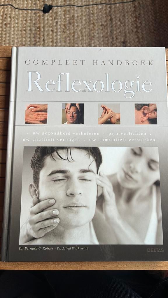 B. Kolster - Compleet handboek reflexologie, Boeken, Ophalen of Verzenden, Zo goed als nieuw, B. Kolster; A. Waskowiak