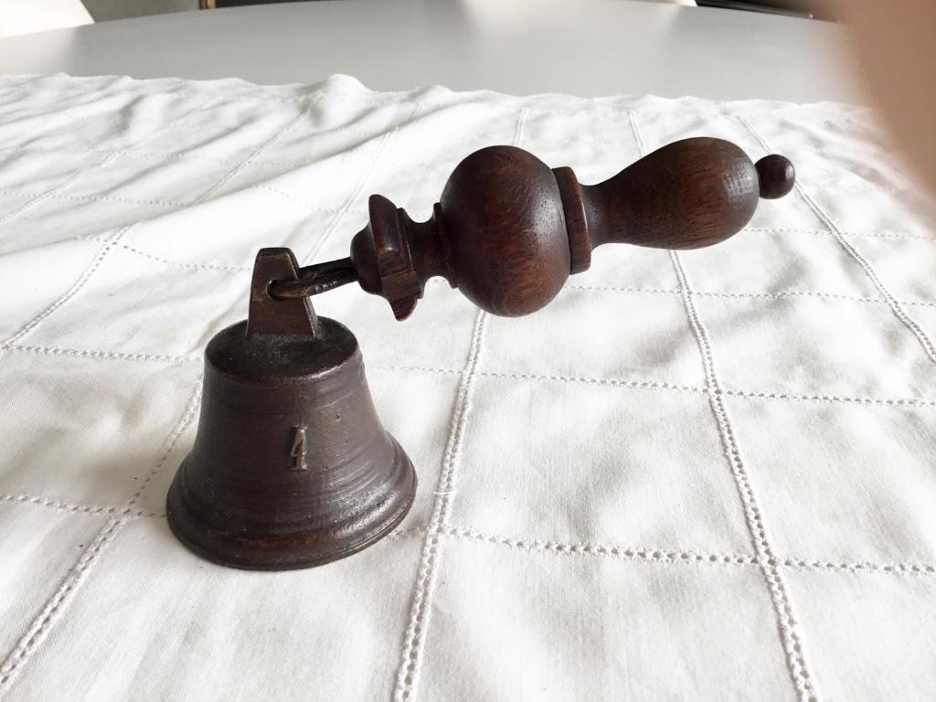 Oude bel of bel om bedienden op te roepen, Ophalen of Verzenden, Brons