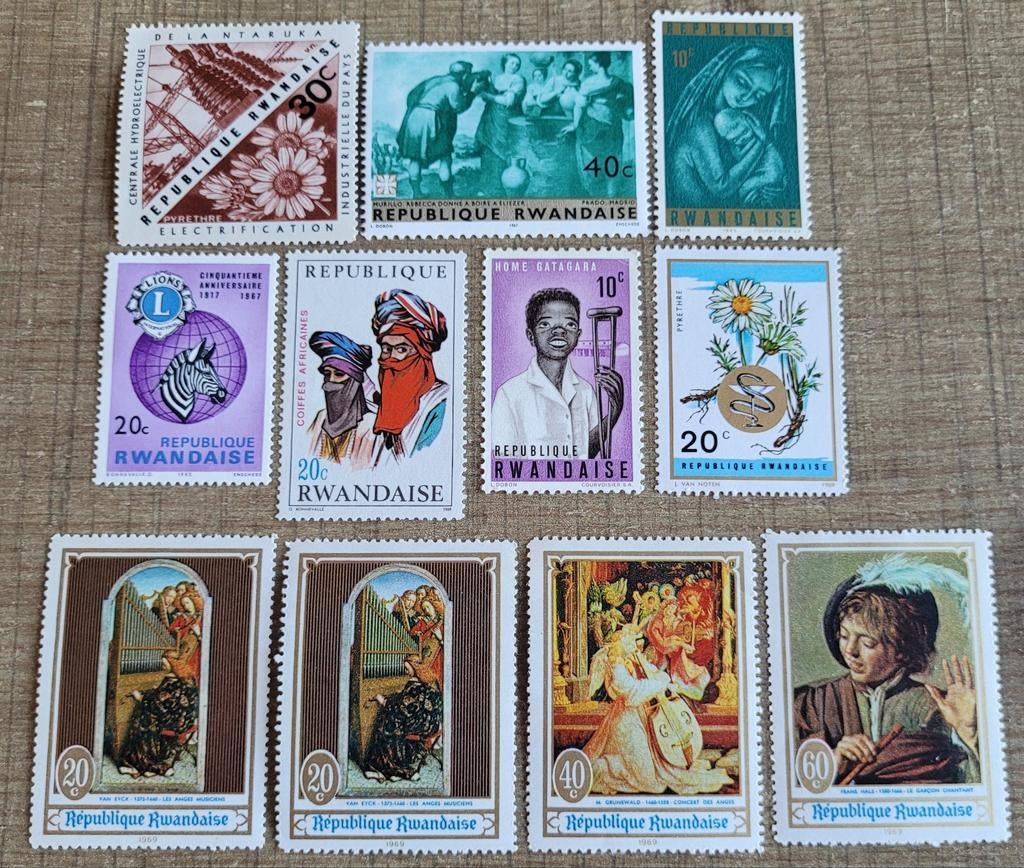 11 oude postzegels: République Rwandaise (jaren '60), Ophalen of Verzenden, Overige landen, Postfris