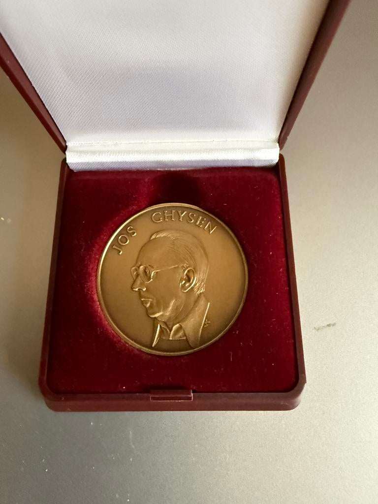 Medaille, Ophalen